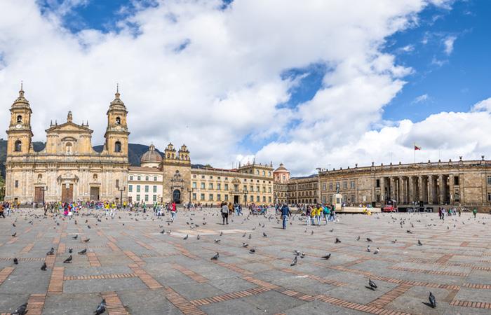 Domingo de plantón en la Plaza de Bolívar de Bogotá por caos de