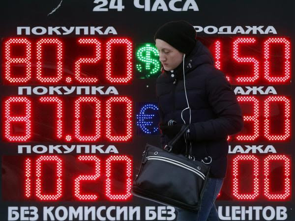 Depresión del rublo como consecuencia del conflicto bélico tras operación militar de Rusia a Ucrania / Foto: Reuters