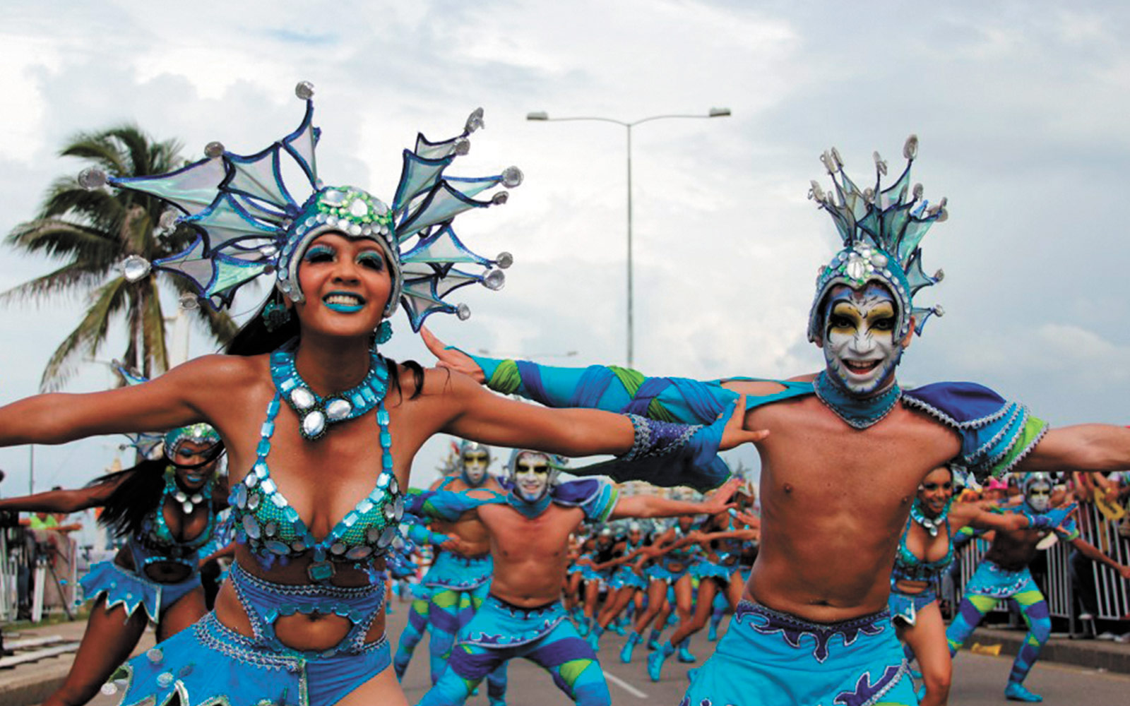 Fiestas del Mar en Santa Marta más de 80 comparsas en el desfile