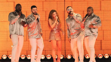 shakira y grupo niche en el pascual guerrero