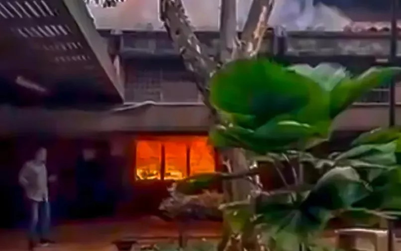 Incendio provocado en el Politécnico Jaime Isaza Cadavid de Medellín