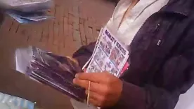 Hombre vendiendo pornografía infantil en centro de Bogotá
