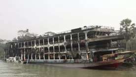 Al menos 36 muertos deja incendio en barco en Bangladesh