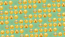 Un hombre embarazado entre los 107 nuevos emojis de Whatsapp