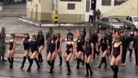 Polémica por desfile de mujeres en el Batallón Ayacucho en Manizales