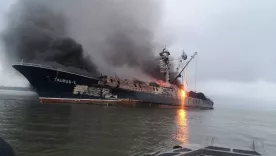 Se incendió barco venezolano que protagonizo recientemente una cruel pesca 