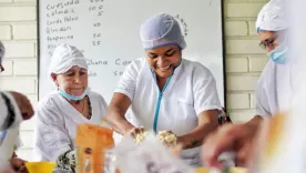 Mujeres víctimas del conflicto armado encontraron en la panadería una forma de resistir