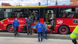 Tres buses de TransMilenio chocaron en la avenida NQS con calle 45