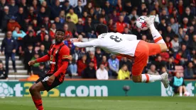 En la Premier League Pablo Fornals hace gol de escorpión al estilo René Higuita 