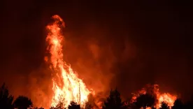 Incendio en paradisíaca isla turística Rodas en Grecia deja más de 30.000 afectados