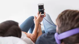 usuarios escuchando spotify