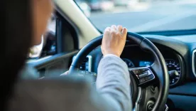 conductor vehiculo desde atrás