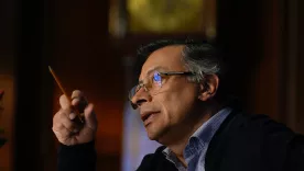 Gustavo Petro primer plano de perfil