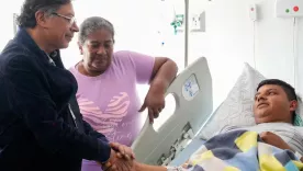 petro visita policias en amalfi