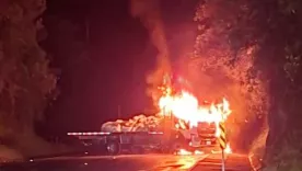 Camión incinerado Llanos de Cuivá