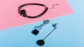 aretes y collares de fantasía