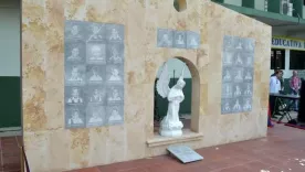 Tumbas de los 33 niños muertos en incendio de bus en 2014 