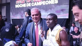 Ovidio Claros con el campeón Yuberjen Martinez