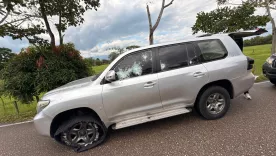 Camioneta del gobernador Renson Martínez Prada