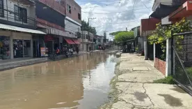 Autoridades supervisan zonas afectadas por las lluvias y deslaves.