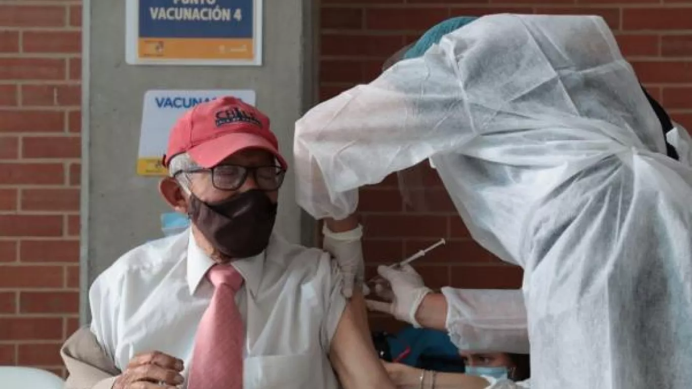 En Bogotá, el 50% de los ciudadanos tiene su esquema completo de vacunaciónEn Bogotá, el 50% de los ciudadanos tiene su esquema completo de vacunación