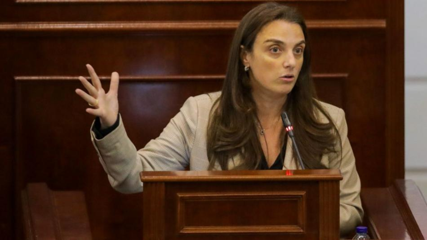 Renunció la ministra Karen Abudinen