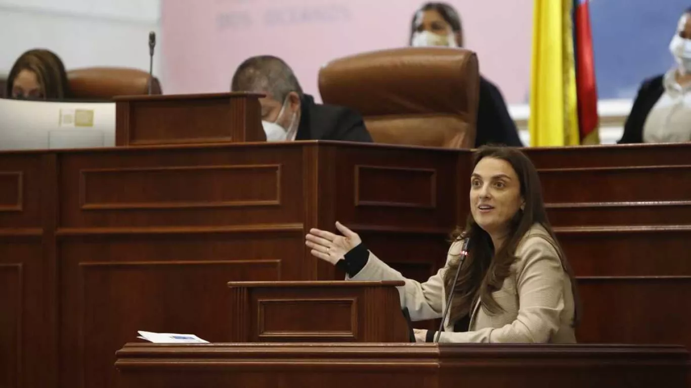 Ministra de las TIC, Karen Abudinen durante moción de censura