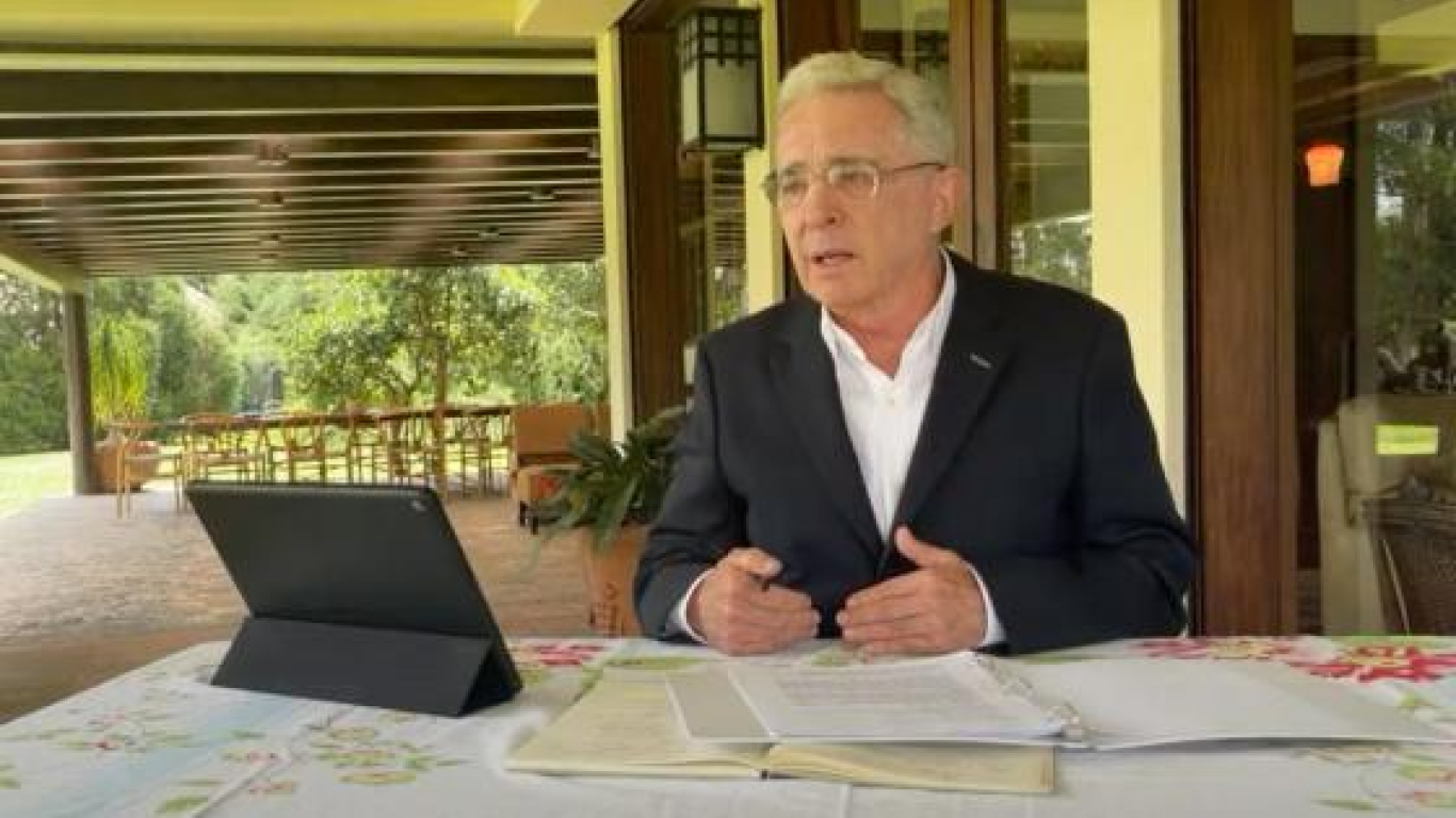 Exsenador Álvaro Uribe