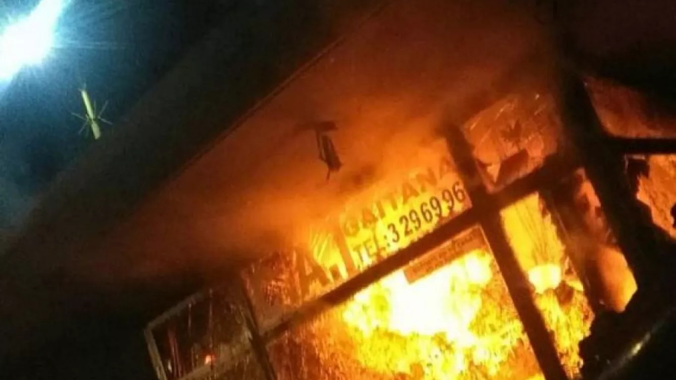 Vándalos queman CAI de la Policía en Bogotá