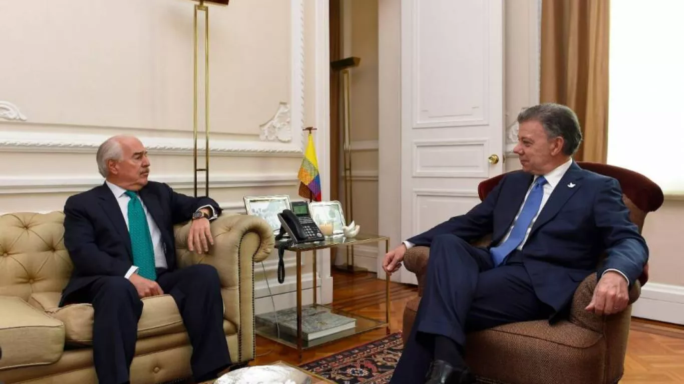 Expresidentes colombianos Andrés Pastrana y Juan Manuel Santos