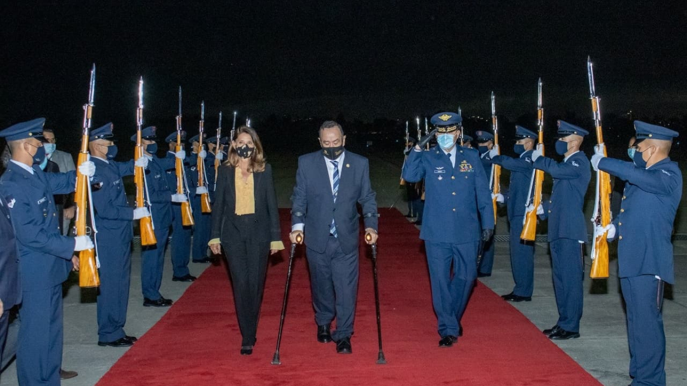 Visita oficial de Presidente de Guatemala en Colombia
