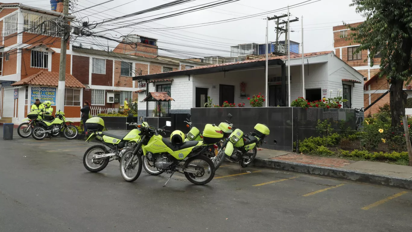 Dos policías destituidos por homicidio de detenidos en CAI San Mateo