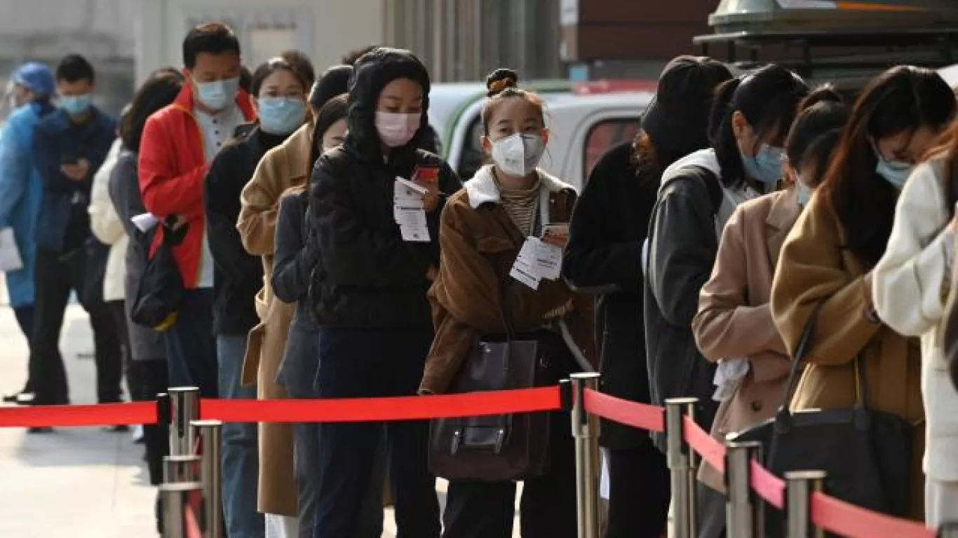 China ofrece 15 mil dólares para las personas que denuncian los infectados de covid-19