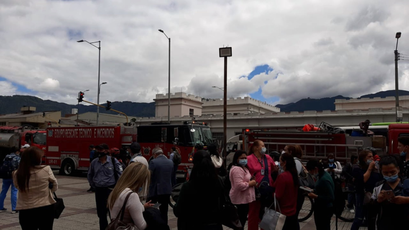 Secretaría de Salud evacuada por incendio