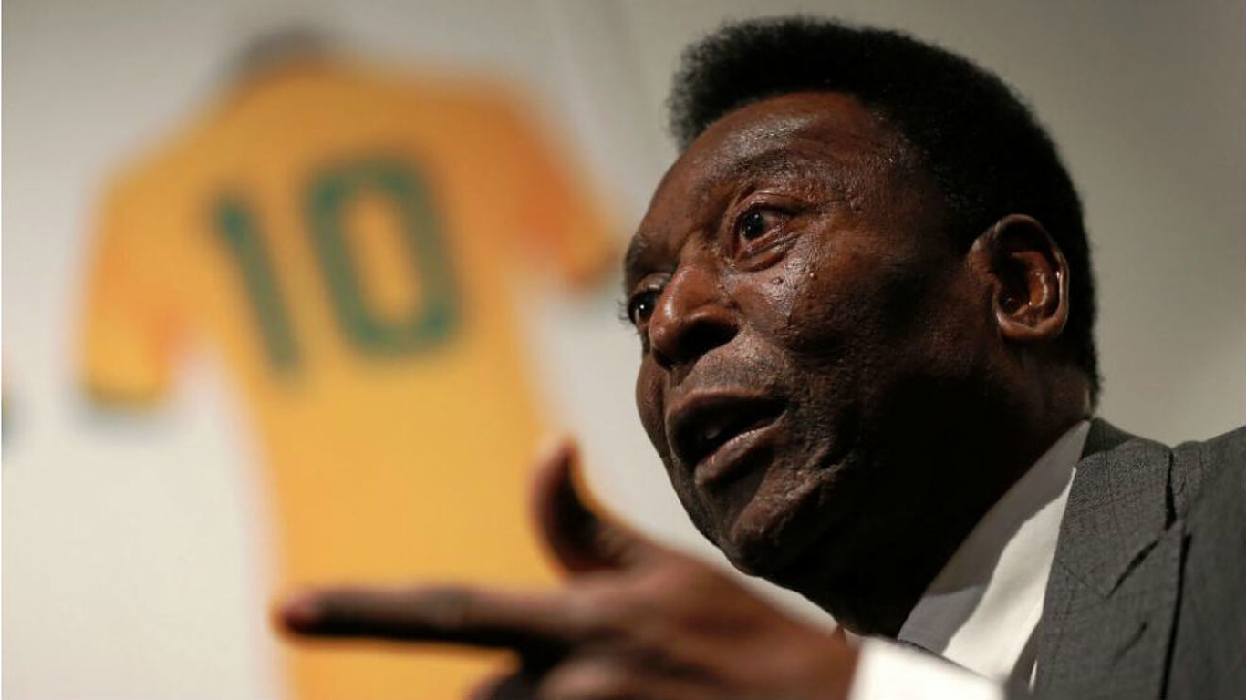 Pelé nuevamente hospitalizado