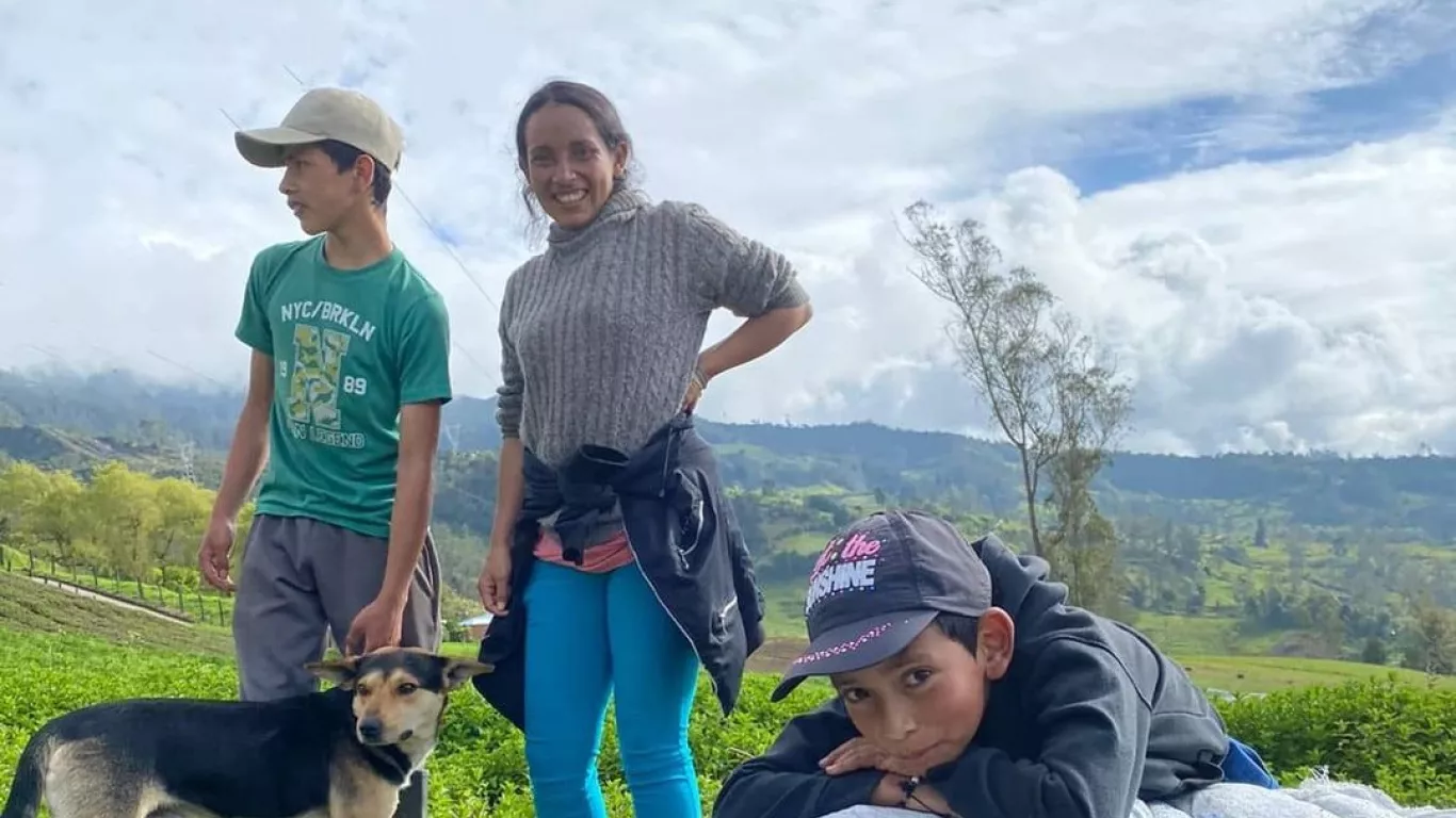 Familia campesina youtuber denuncia pérdida de cultivo de arándano