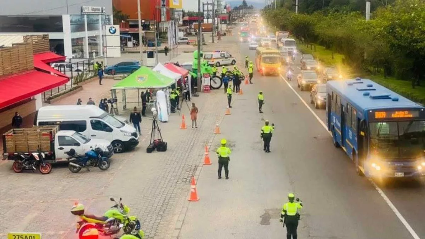 Más de 320.000 carros ingresarán a Bogotá este lunes festivo 