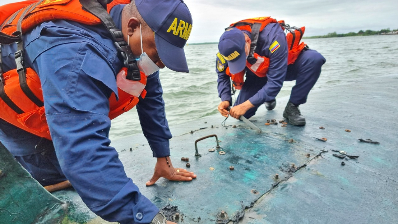 Interceptan sumergible con cuatro toneladas de cocaína