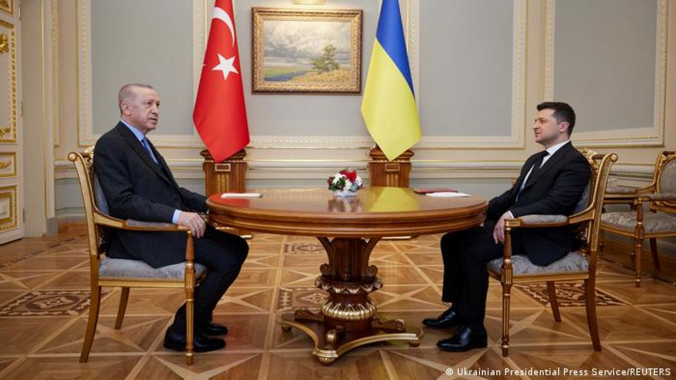 Ucrania agradece la prohibición de Turquía del paso de buques de guerra rusos