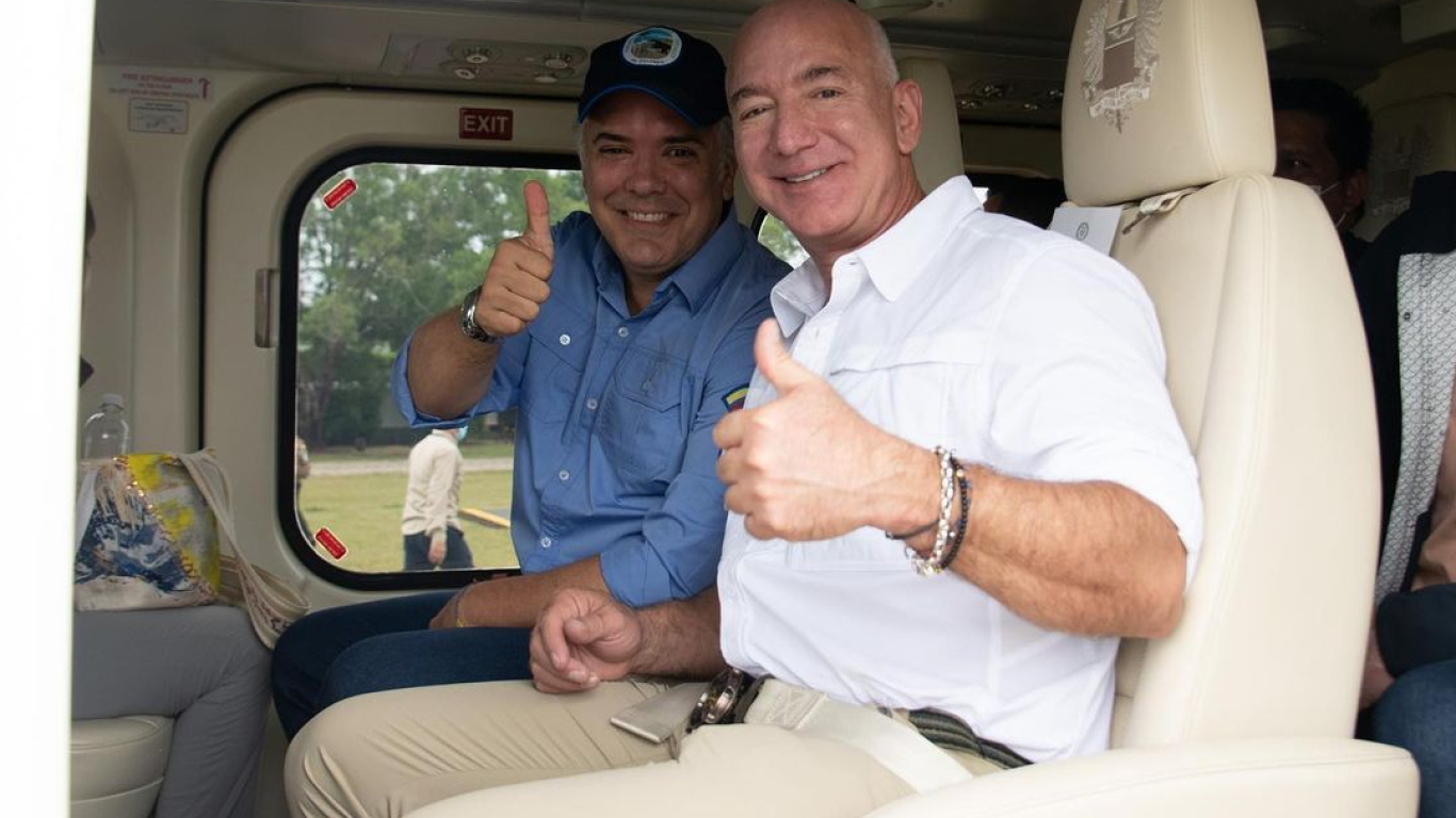 Jeff Bezos visita amazonía colombiana junto a Duque