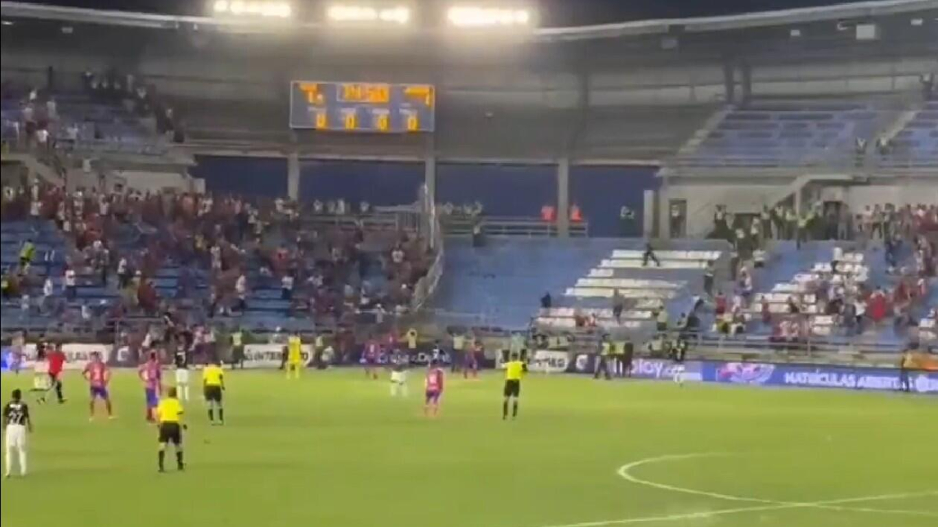 Pelea hinchas Unión y Junior