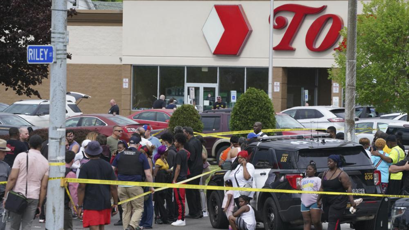 Tiroteo en supermercado de Búfalo, Nueva York deja al menos 10 muertos 