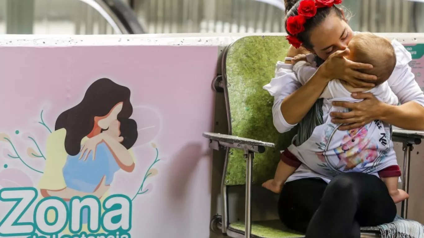 Polémico comentario contra una mujer amamantando en el Metro de Medellín