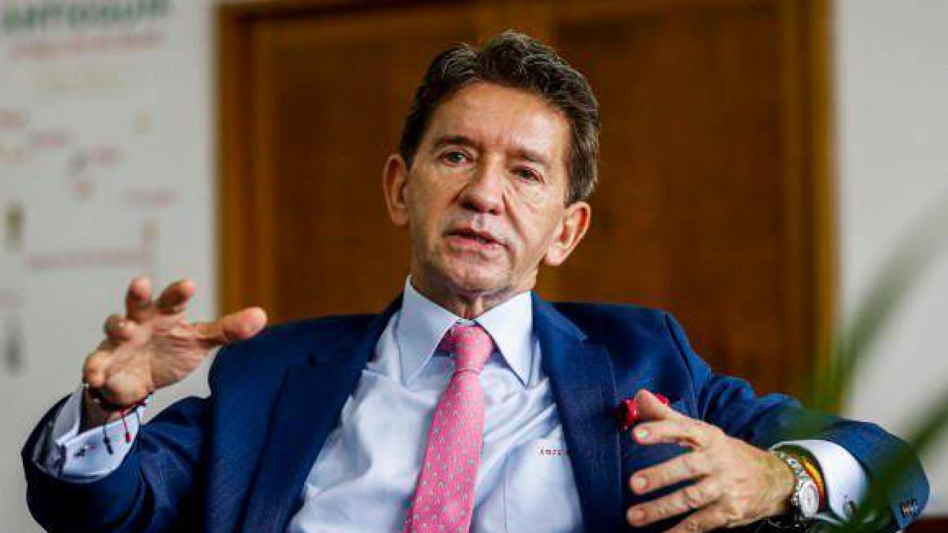 Luis Pérez renuncia a su aspiración Presidencial