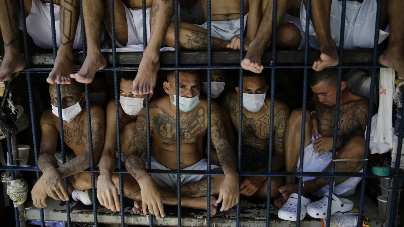 Prolongan un mes más el estado de excepción en El Salvador