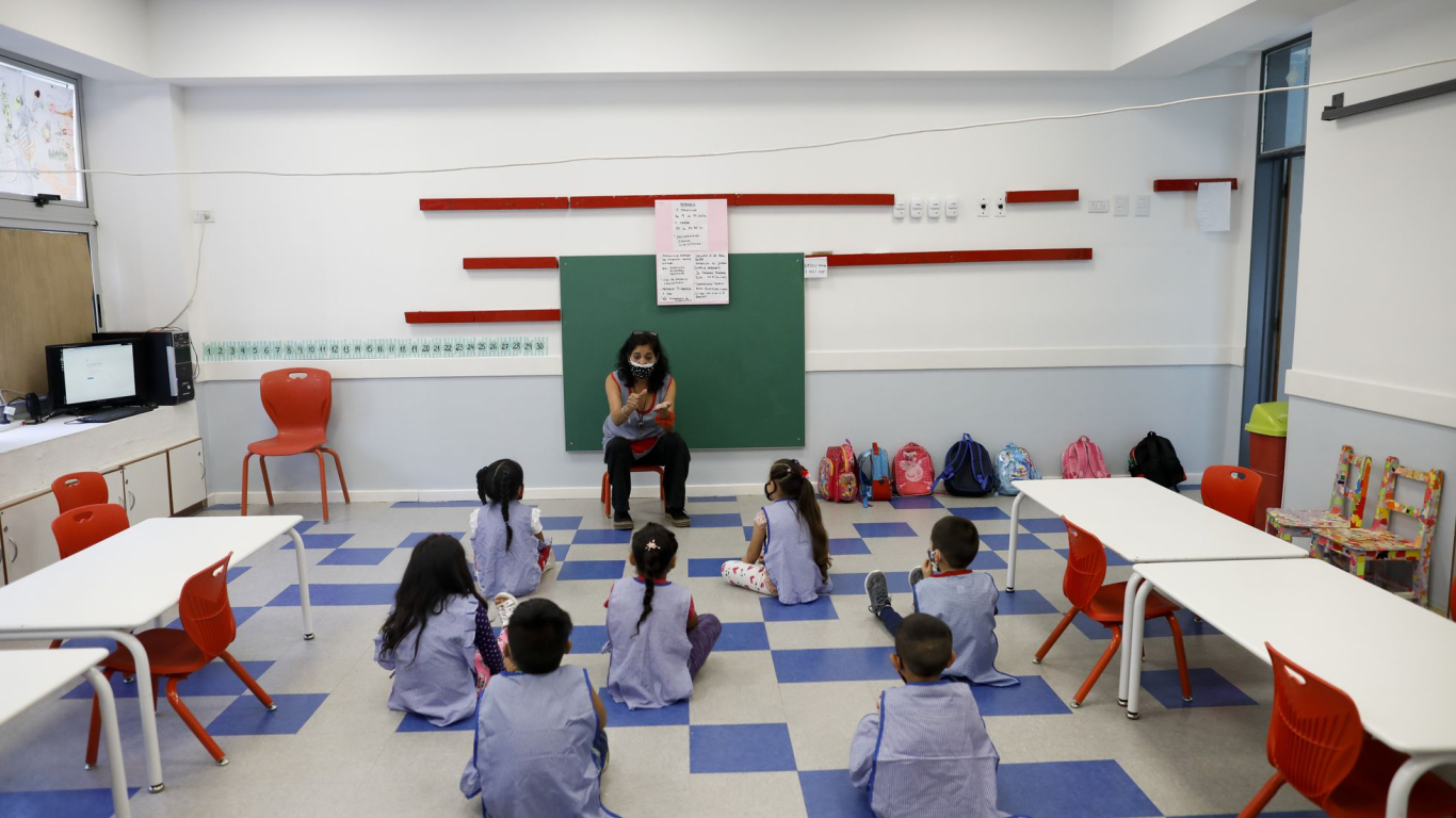 Buenos Aires prohíbe el lenguaje inclusivo en las escuelas