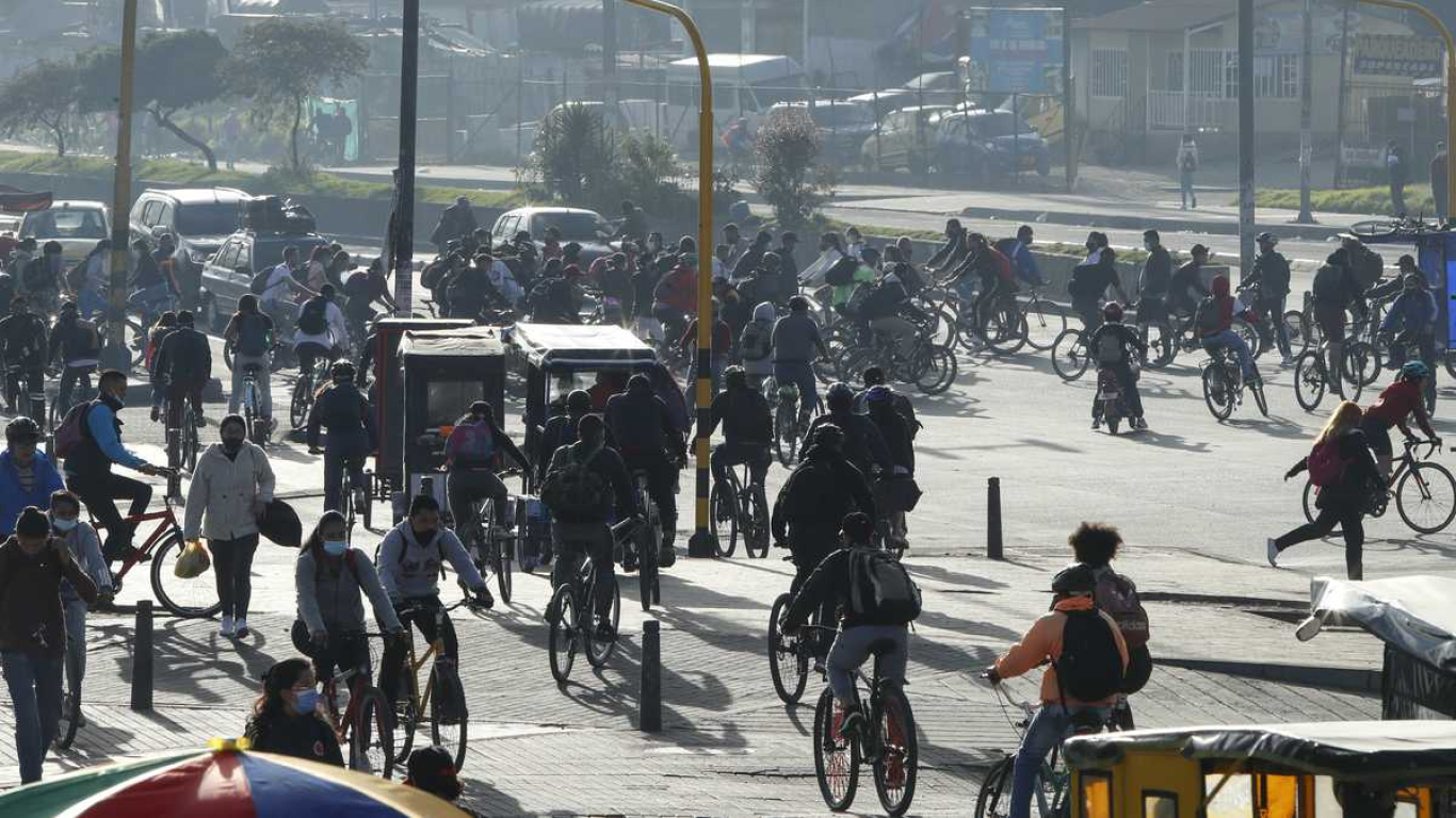 Protestas de bicitaxistas en Bogotá contra la medida de la Alcaldía