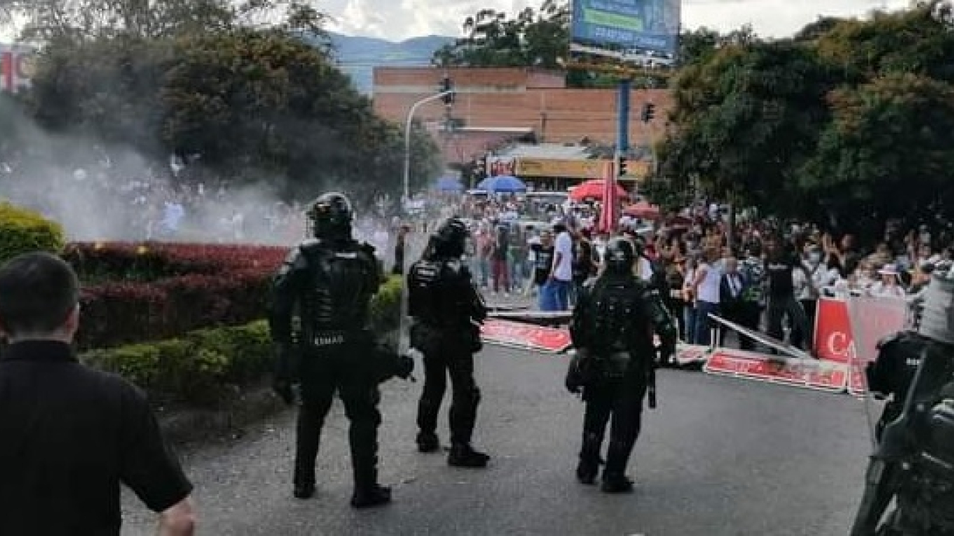 Disturbios en medio del funeral de Darío Gómez en Medellín