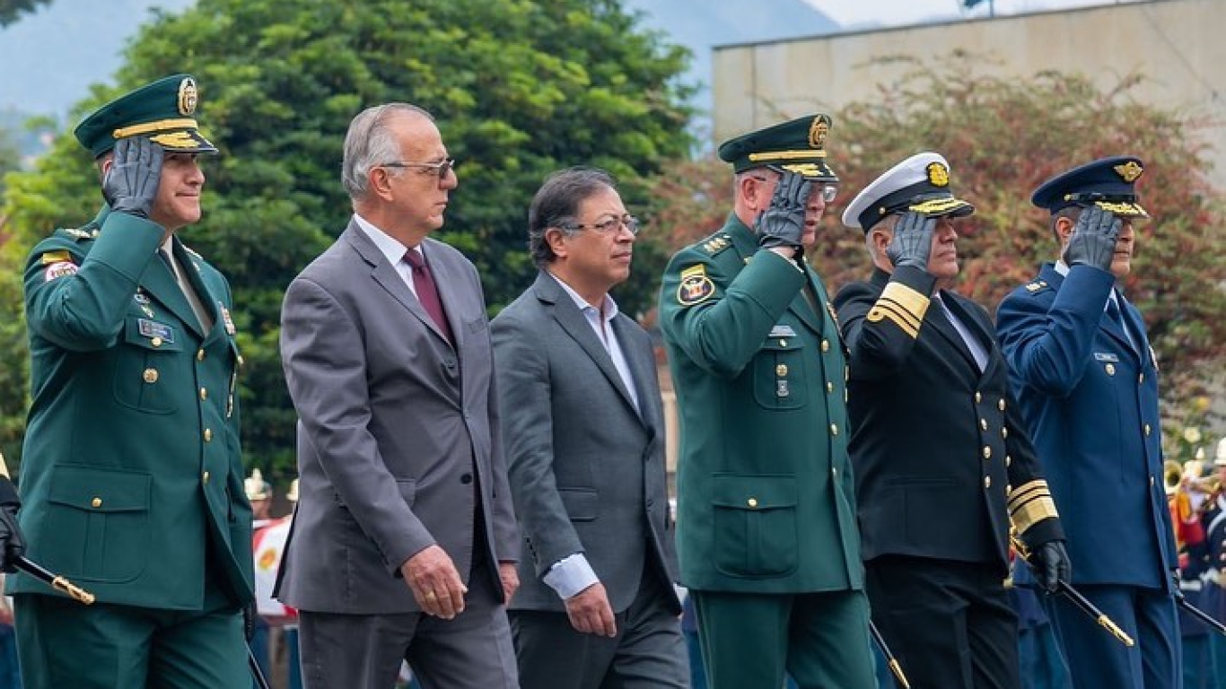 Presidente Petro: La Guardia Presidencial debe ser "primera línea de defensa de la democracia"