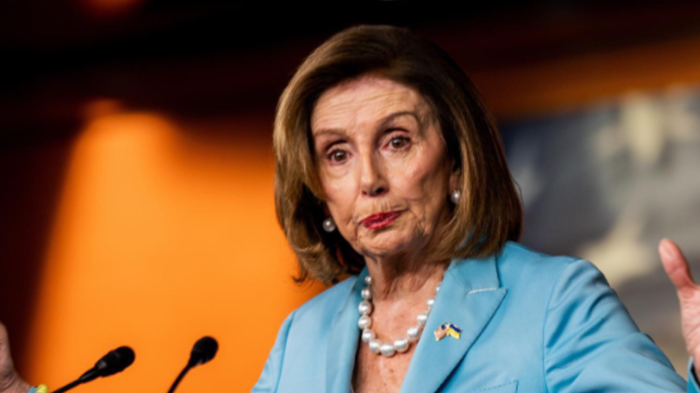 China despliega tanques de guerra por visita de Nancy Pelosi a Taipei